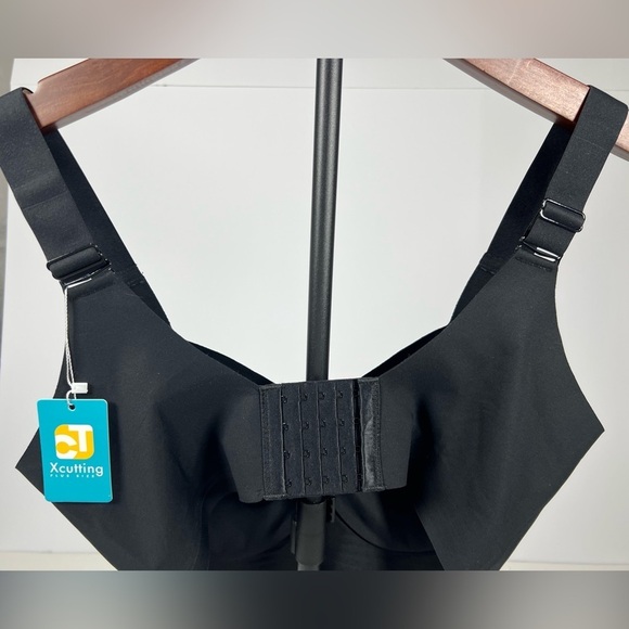 Black Seamless Scoop Neck Bra with Wide Straps - Picture 5 of 8